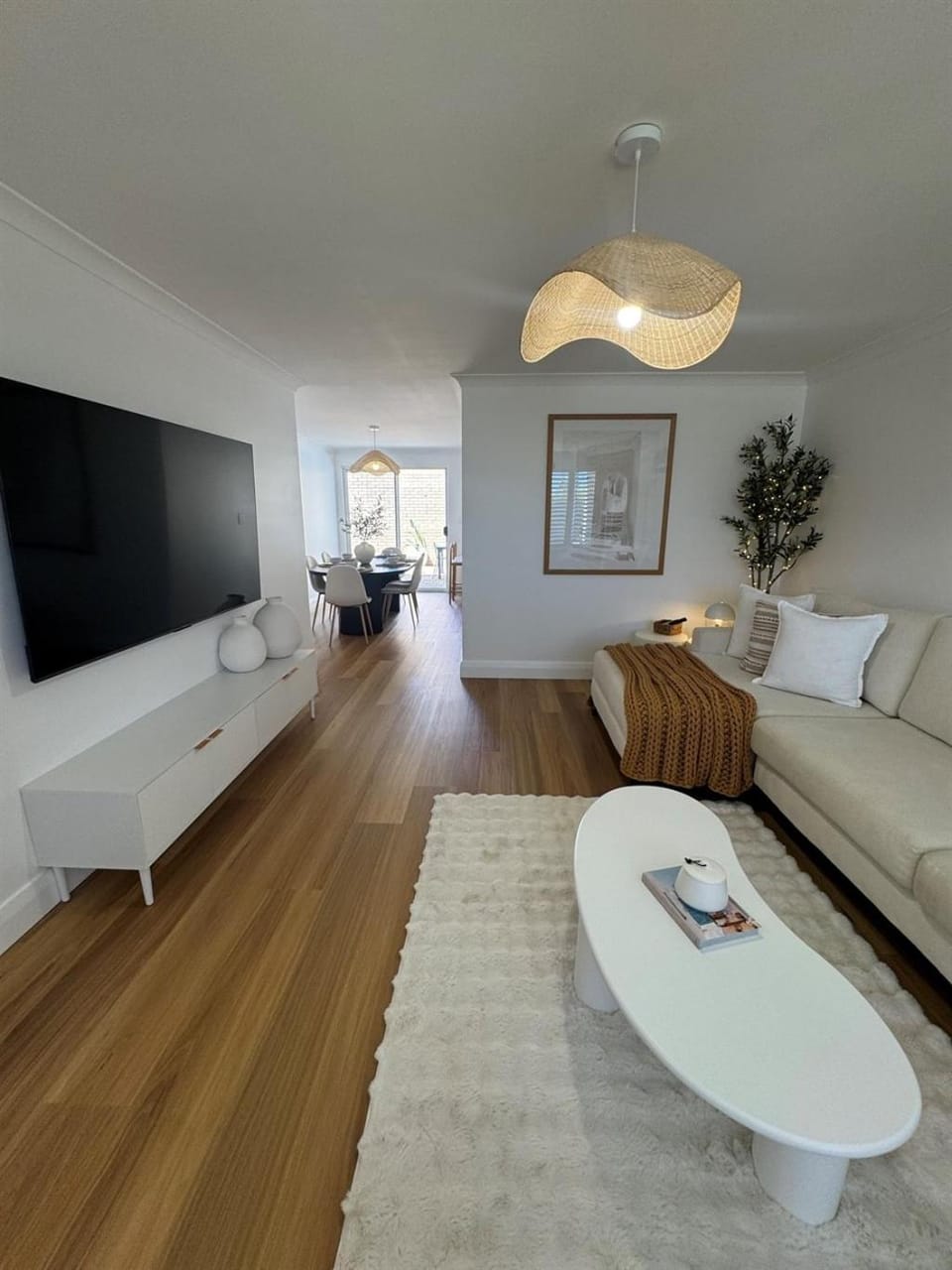 Communal lounge/ TV room, TV and multimedia, Living room, Seating area, Evening entertainment