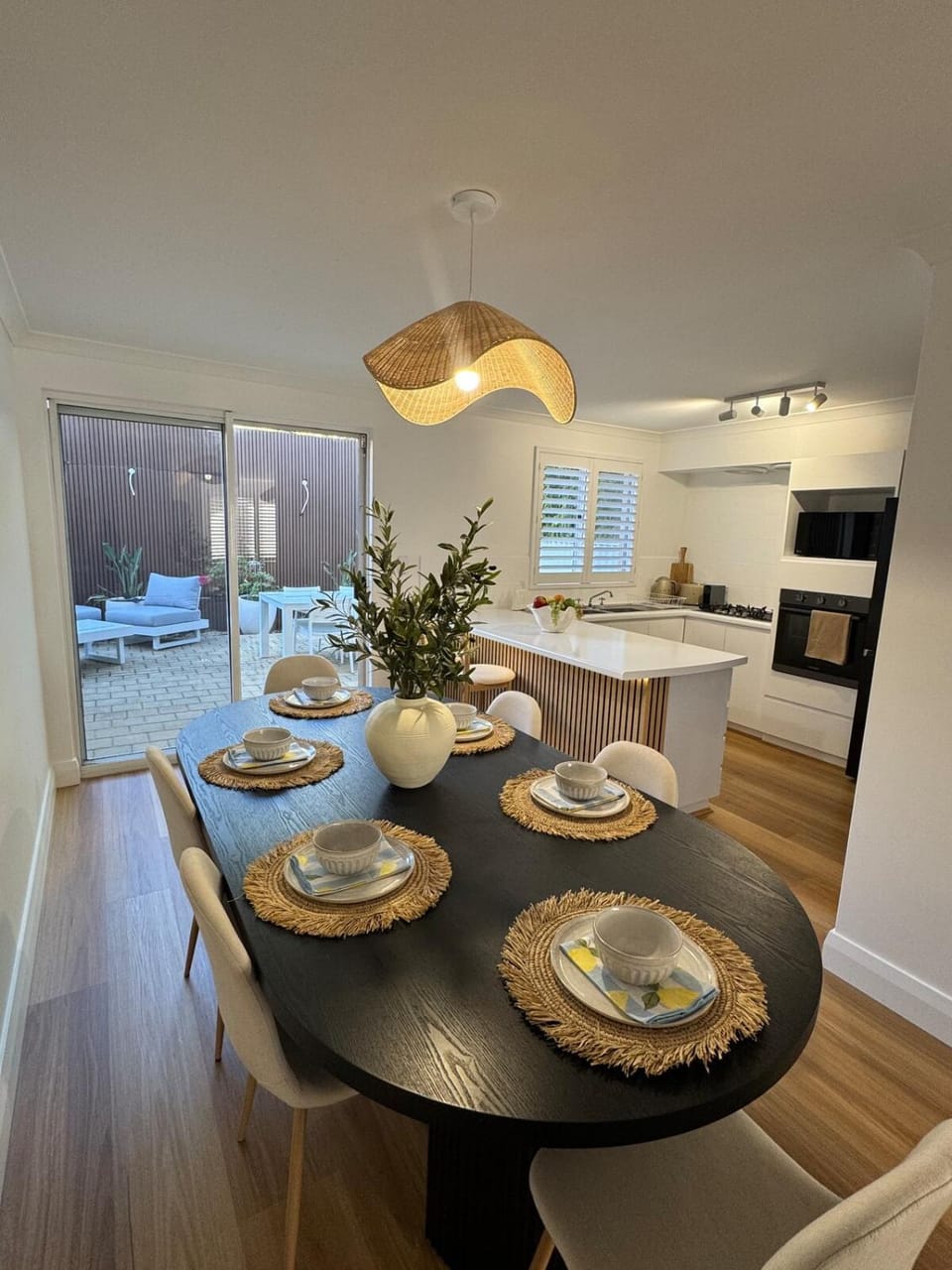 Coffee/tea facilities, Kitchen or kitchenette, Food and drinks, Dining area