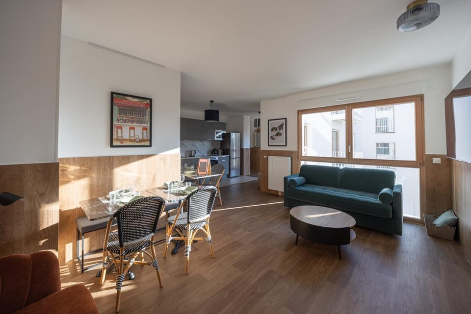TV and multimedia, Living room, Dining area