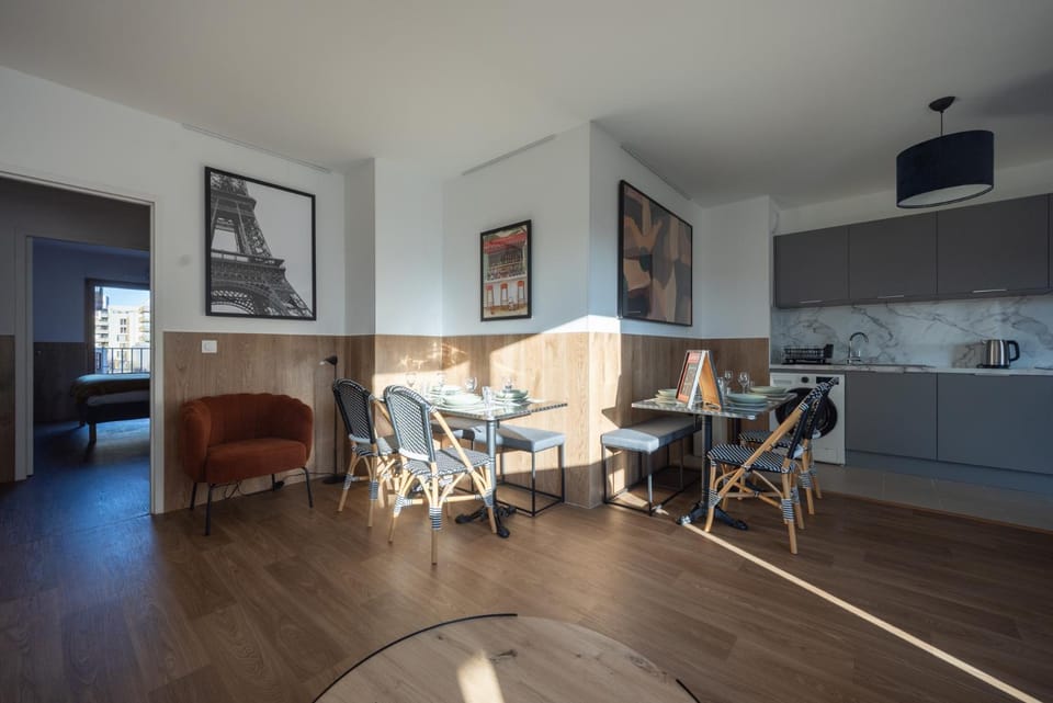 Seating area, Dining area