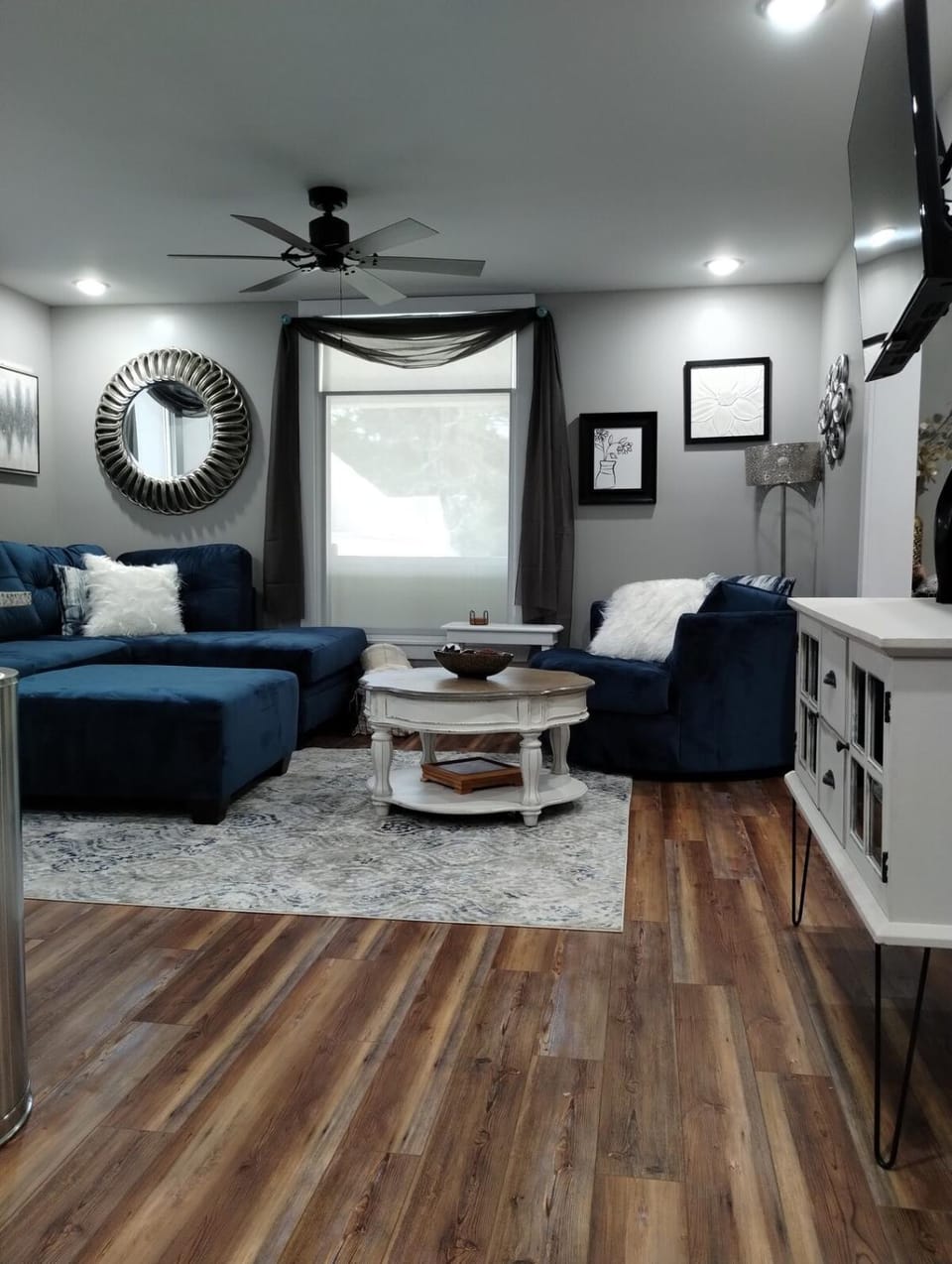 Communal lounge/ TV room, TV and multimedia, Living room, Seating area, Evening entertainment