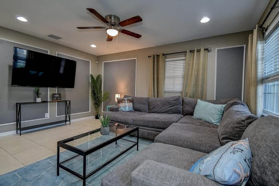 Largo Poolside Paradise Heated Pool 10Min To Beach House in Largo