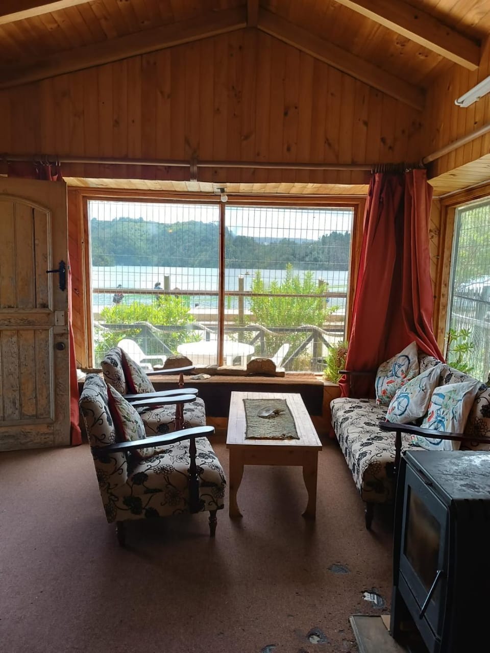 Cabin by the day in front of the Pastahue Lagoon Cabin in Los Lagos, Chile