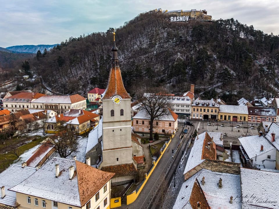 Mountain View Apartment&Parking Apartment in Brașov County