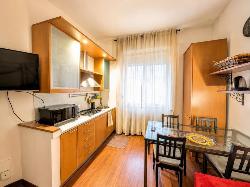 Kitchen or kitchenette, Dining area, minibar
