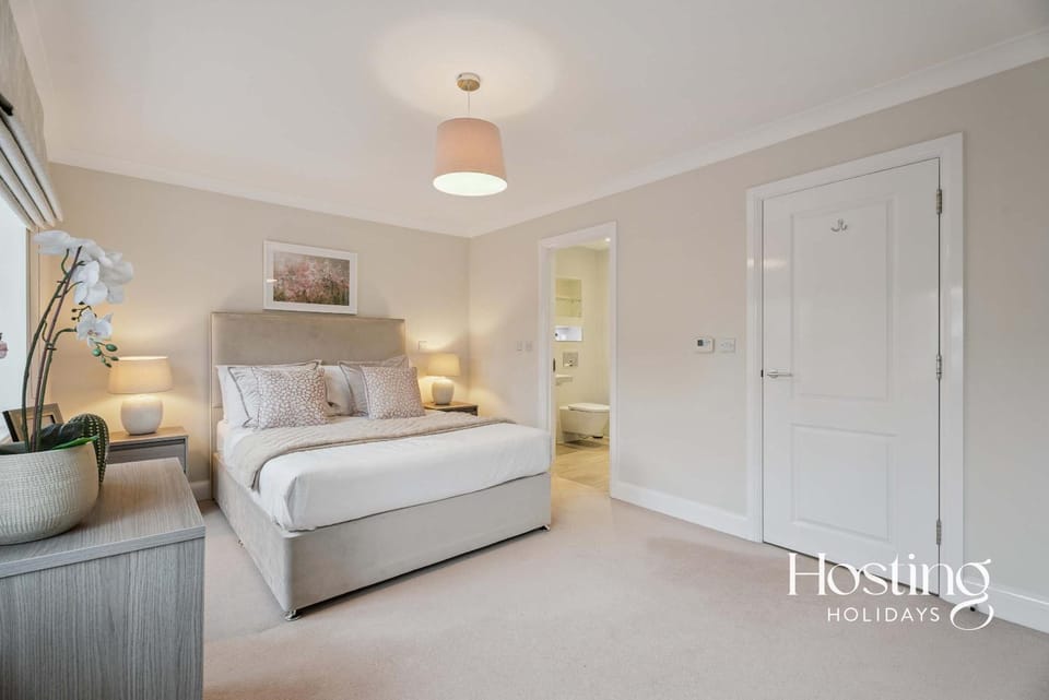 Lavender House - 4-Bedroom Family Home in Maidenhead with Parking House in Maidenhead