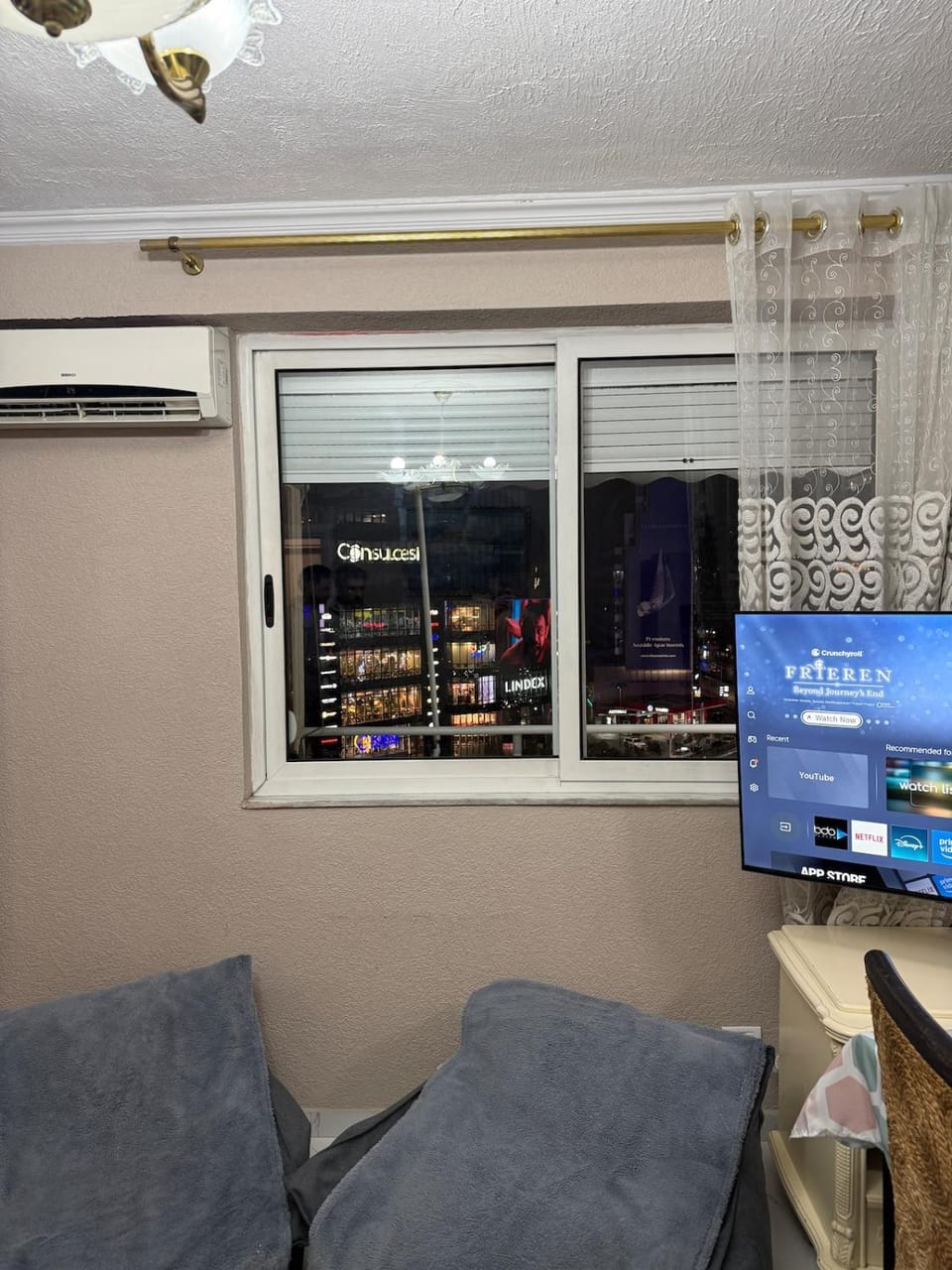 TV and multimedia, Living room, Seating area, Evening entertainment