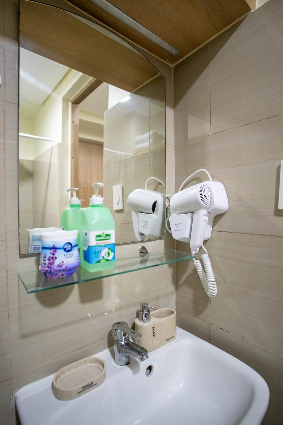 Relaxing 1BR Balcony with Pool View Plus Free Parking Apartment hotel in Pasay