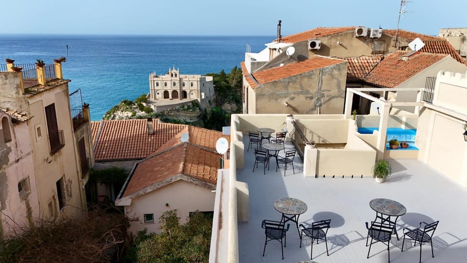 Nearby landmark, Natural landscape, View (from property/room), Balcony/Terrace, Sea view, Sunset