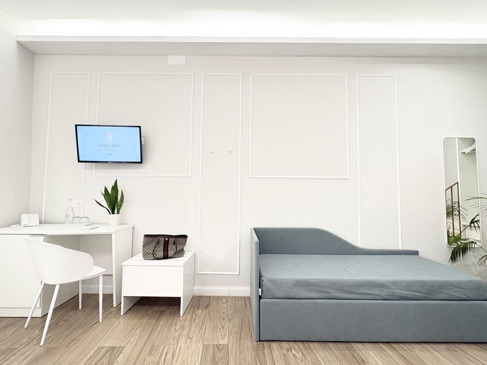 TV and multimedia, Photo of the whole room, furniture, locker, wardrobe, air conditioner