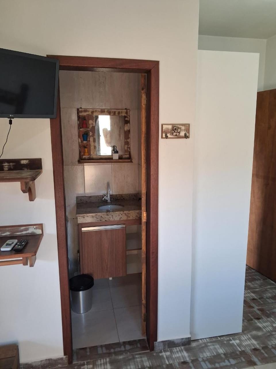 Bathroom, TV and multimedia, air conditioner