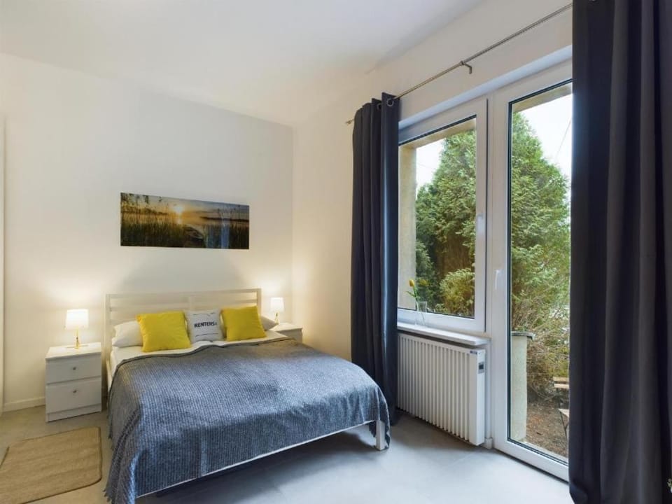 Cozy Studio with Parking - Sleeps 4 - Near Warsaw Airport Apartment in Warsaw