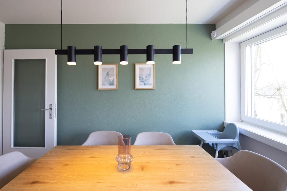 Coffee/tea facilities, Kitchen or kitchenette, Seating area, Dining area, kitchen