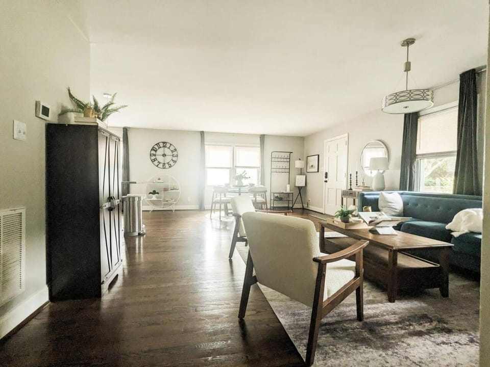 TV and multimedia, Living room, Seating area