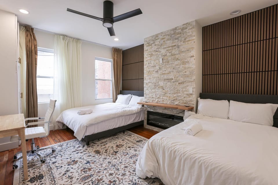 Bedroom, fireplace