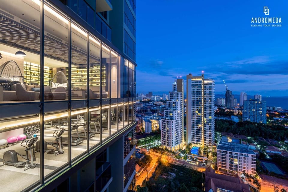 2 Bed Room Luxury Stay - Beach Front Apartment in Pattaya City