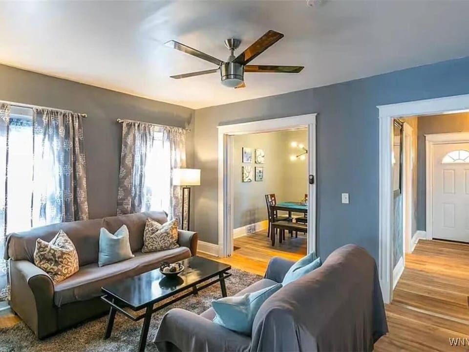 3BR Family Home • 1 mile to Niagara Falls USA House in Niagara Falls