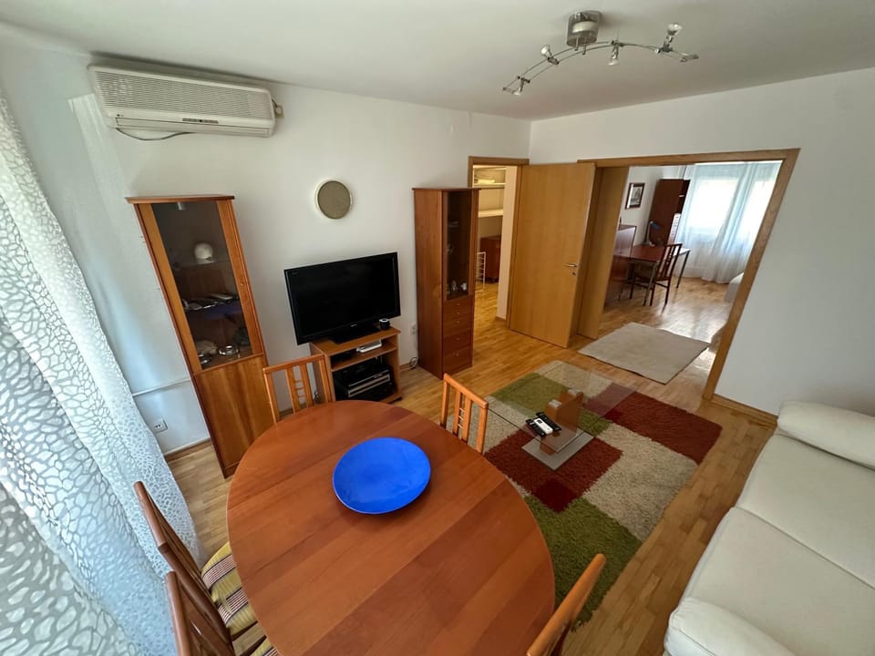 TV and multimedia, Living room, air conditioner
