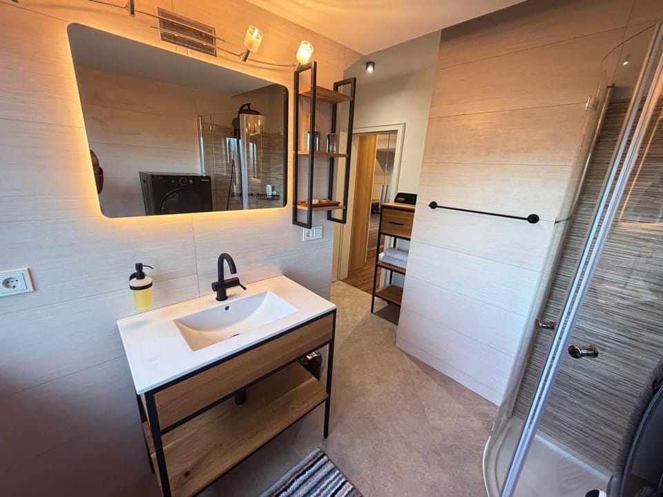Shower, Bathroom, towels