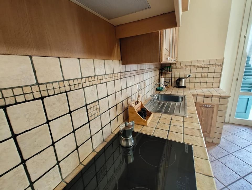 Kitchen or kitchenette, dishwasher, heating, washing machine