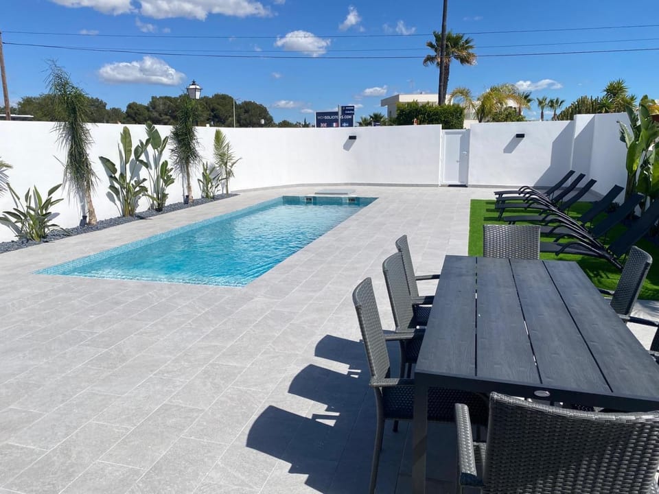 Patio, Day, Pool view, Swimming pool, sunbed
