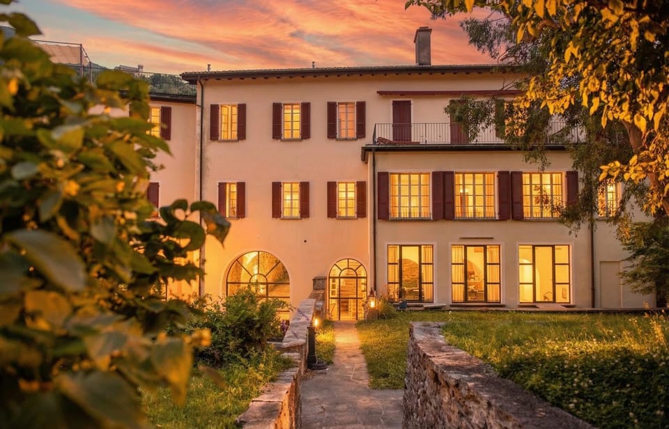 Property building, Spring, Day, Garden, Garden view