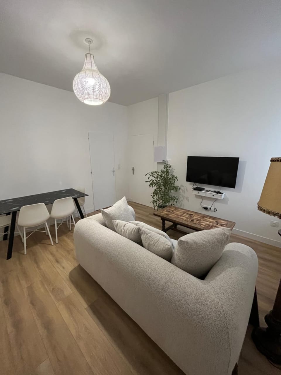 TV and multimedia, Living room, Seating area