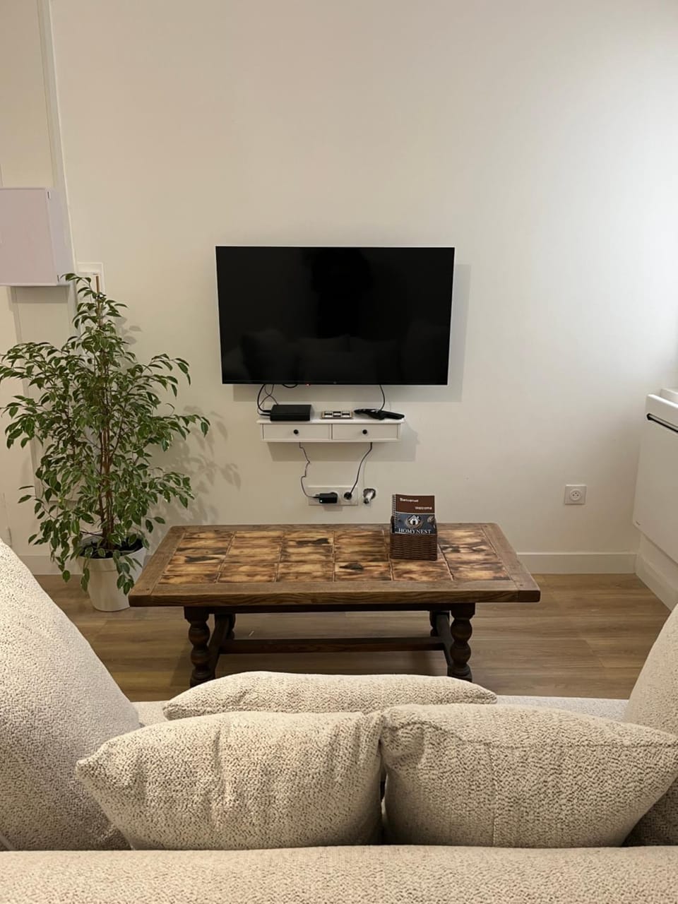 TV and multimedia, Living room, Seating area