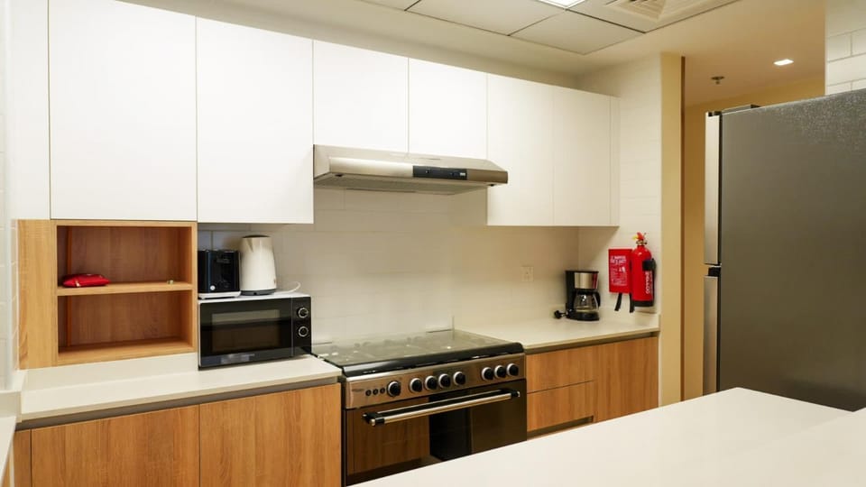Stunning 2BR Canal & Burj Khalifa Partial View 4 Apartment in Dubai