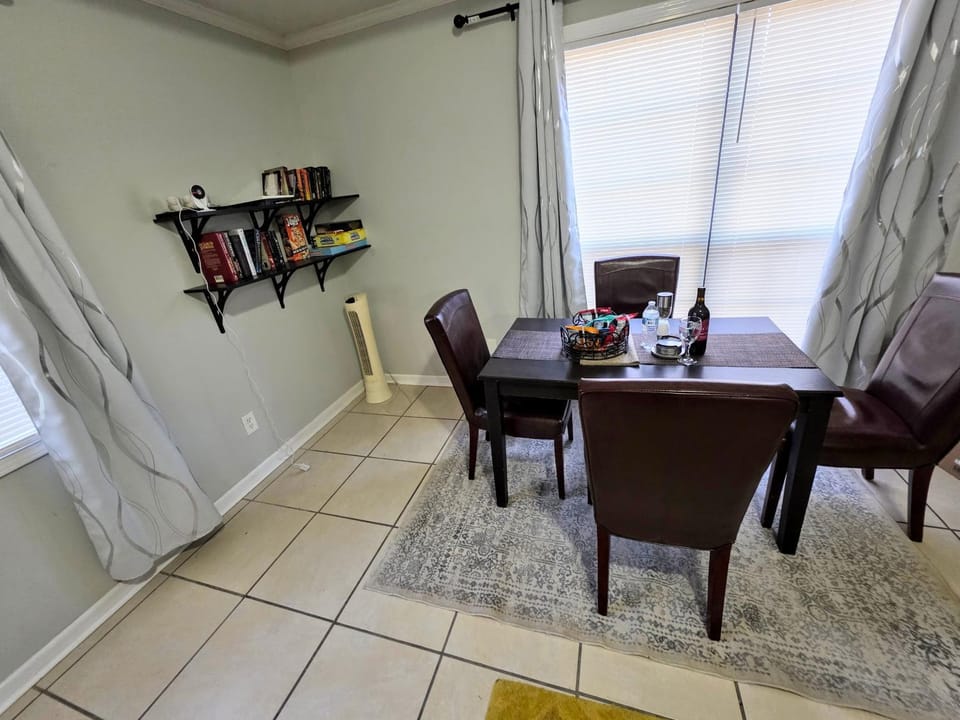 Cozy Atlanta home, near Airport, WiFi, Parking & EV Apartment in Georgia