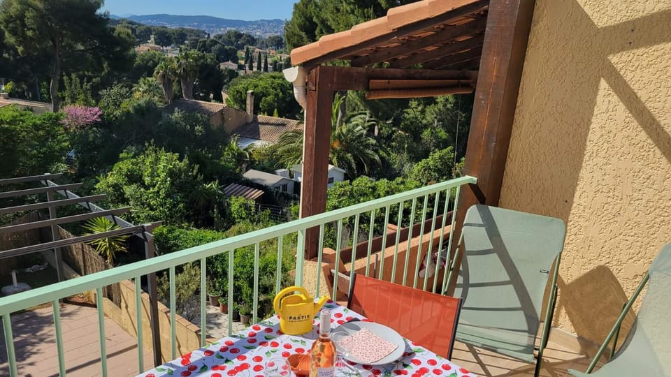 Property building, Balcony/Terrace, Dining area