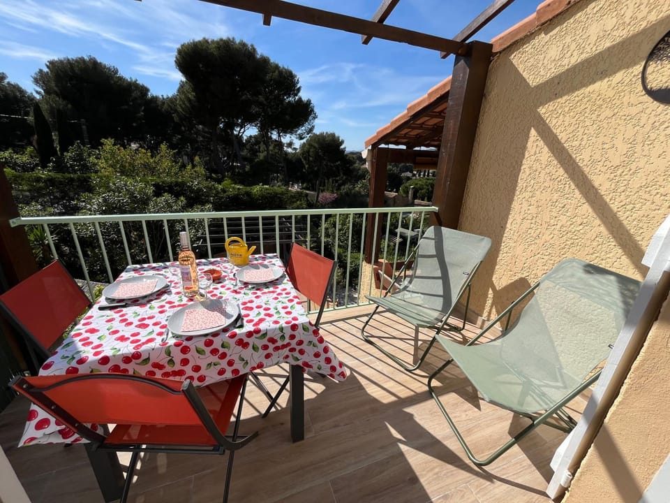 Patio, Day, View (from property/room), Balcony/Terrace, Dining area