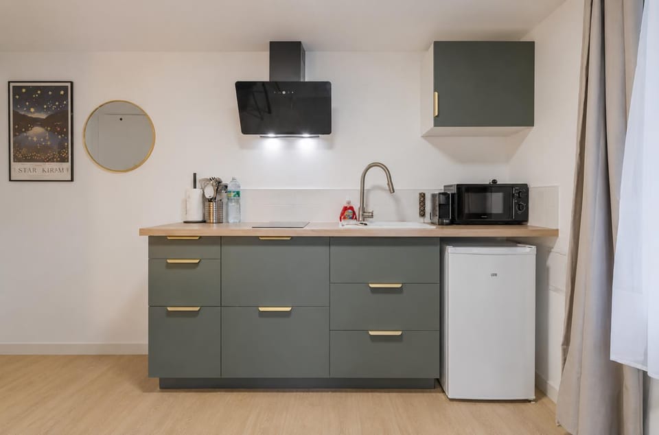 Kitchen or kitchenette
