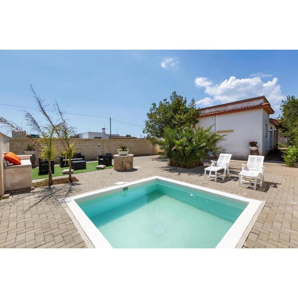 Property building, Garden, Swimming pool