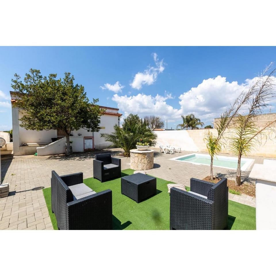 Property building, Garden, Swimming pool