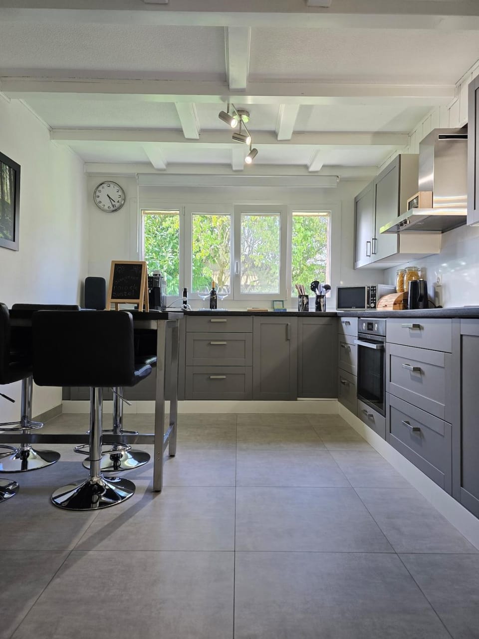 Kitchen or kitchenette, Dining area, stove