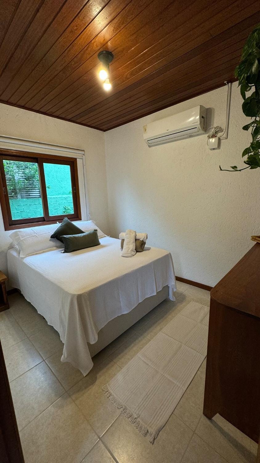 Casa Praia do Campeche, 5-minute walk to the beach! House in Florianopolis