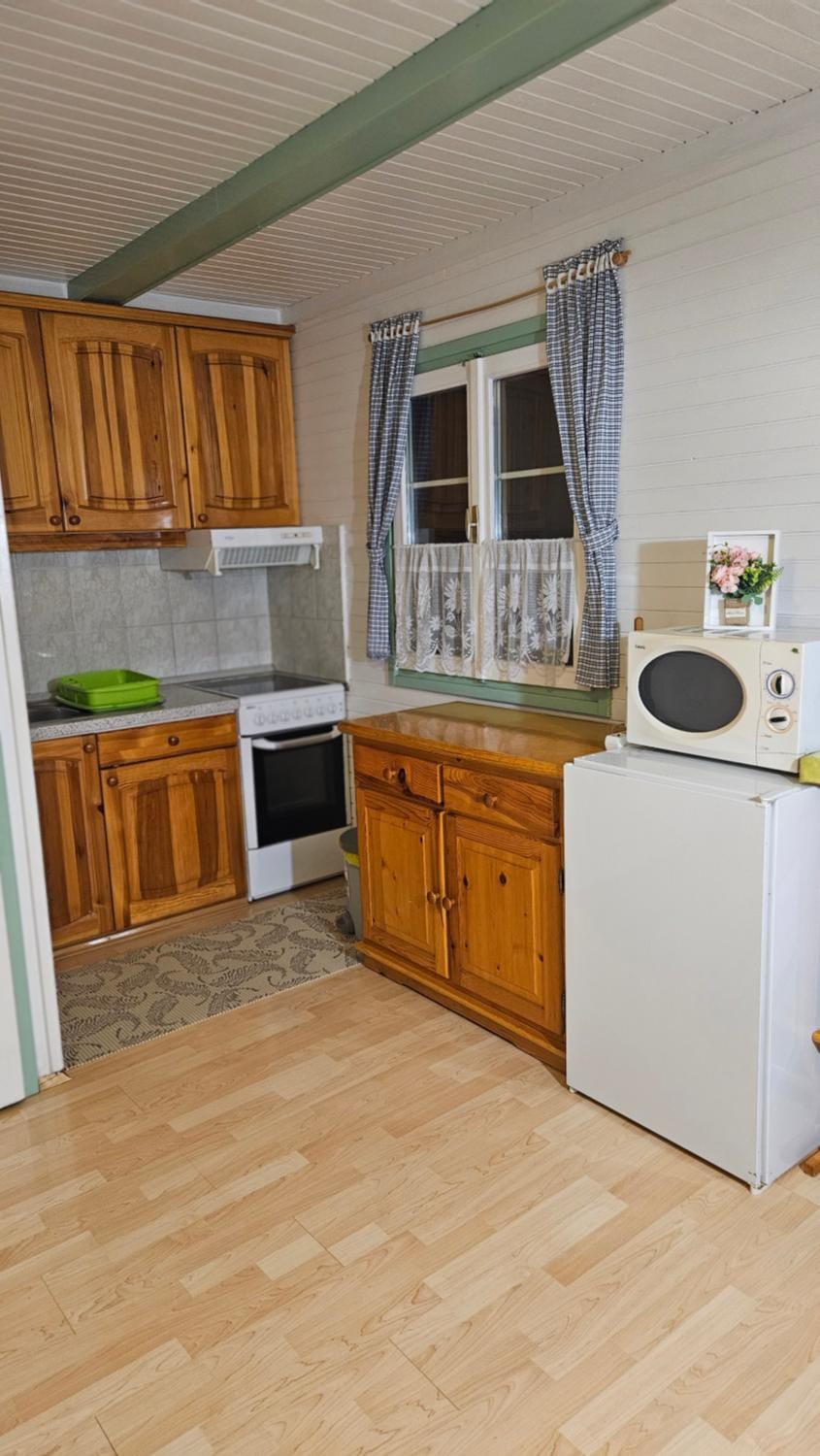 Kitchen or kitchenette, stove