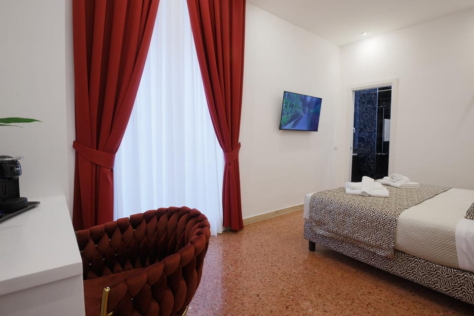 Bed, TV and multimedia, Bedroom, Breakfast, towels