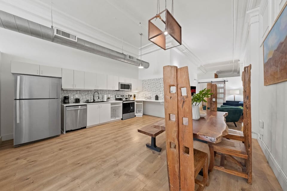 Woolworth Loft - Gaslamp 4BR Downtown Pad with Tub Apartment in Gaslamp Quarter
