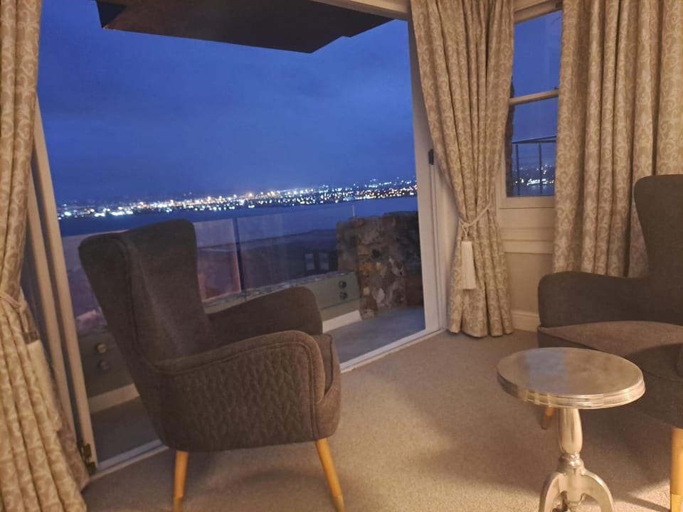 Boutique Inn - Azure Bed and Breakfast in Cape Town