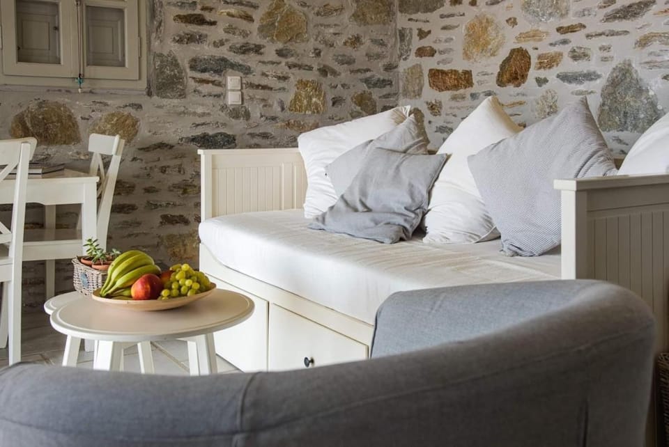 Charming Summer House -Serifos Apartment in Milos