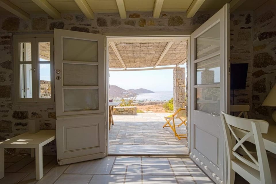 Charming Summer House -Serifos Apartment in Milos