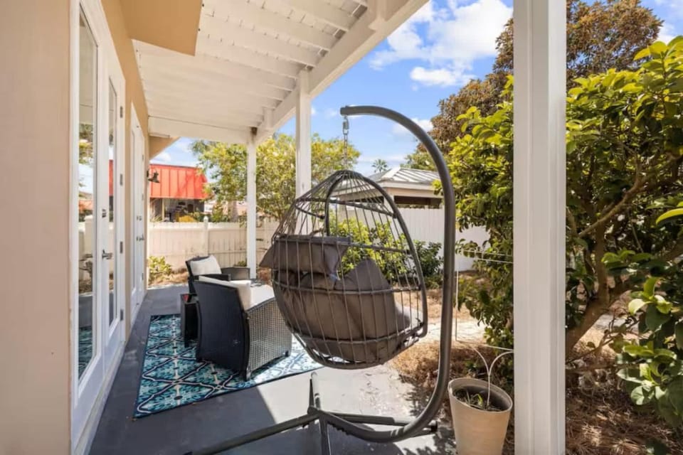 Day, Balcony/Terrace, Seating area, Garden view