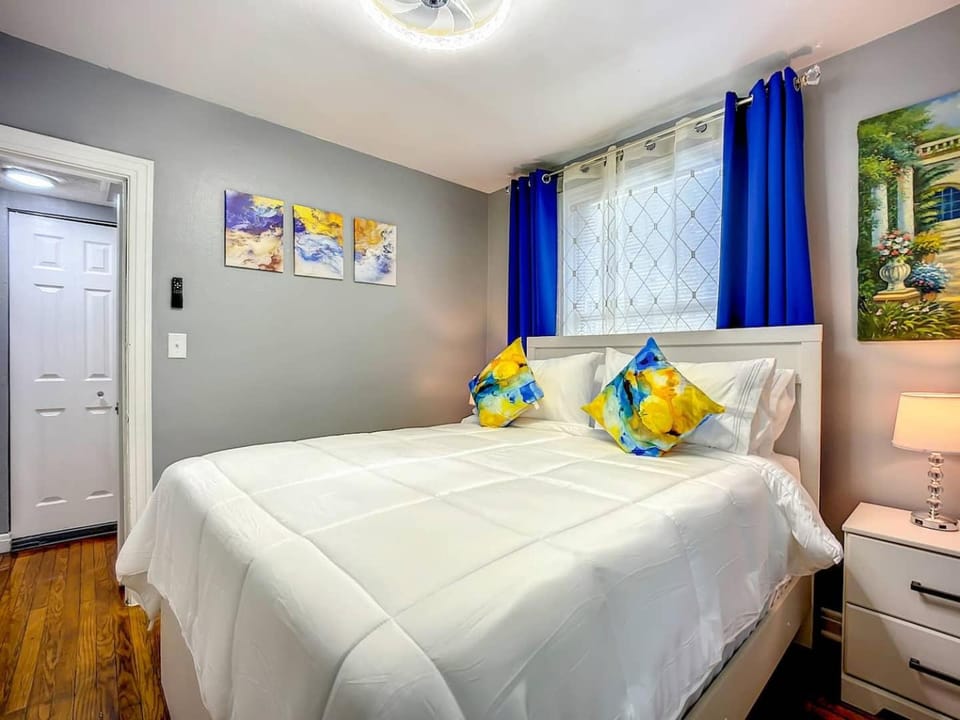 Private 2BR 10 Min to Airport & Downtown House in Jacksonville