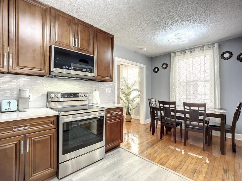 Private 2BR 10 Min to Airport & Downtown House in Jacksonville