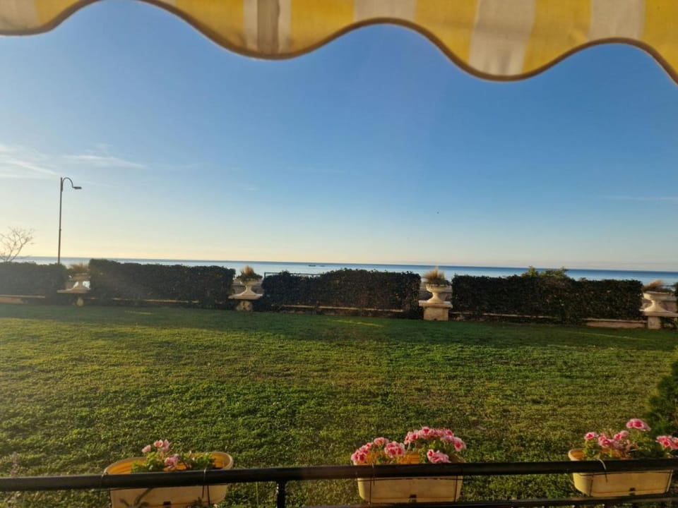 Garden, Balcony/Terrace, Autumn, Sea view