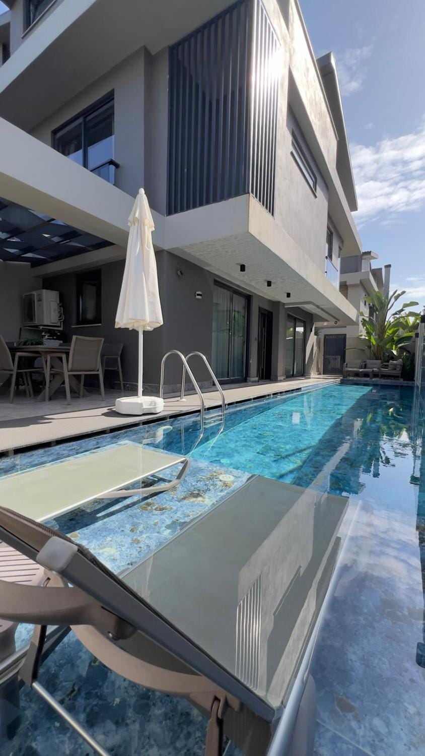Day, Pool view, Swimming pool, sunbed