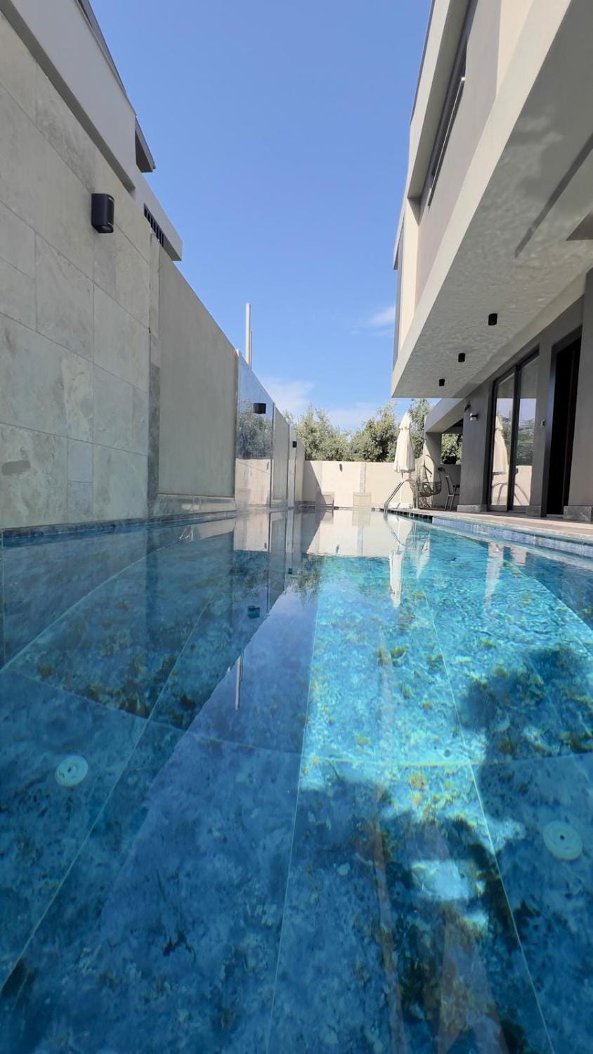 Day, Swimming pool