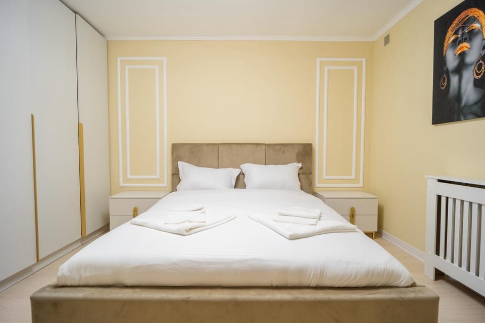 Bed, Photo of the whole room, Bedroom, internet, towels, wardrobe